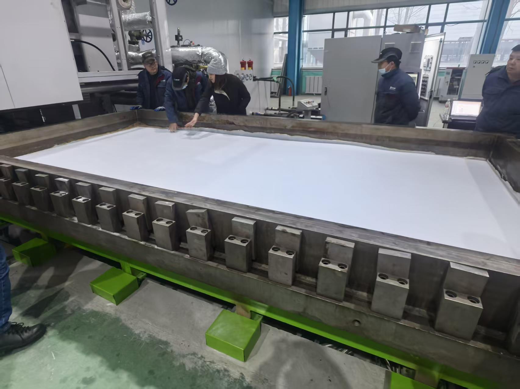 Successfully Produce 3-8mm UHMWPE sheet (Customizable PE9000)